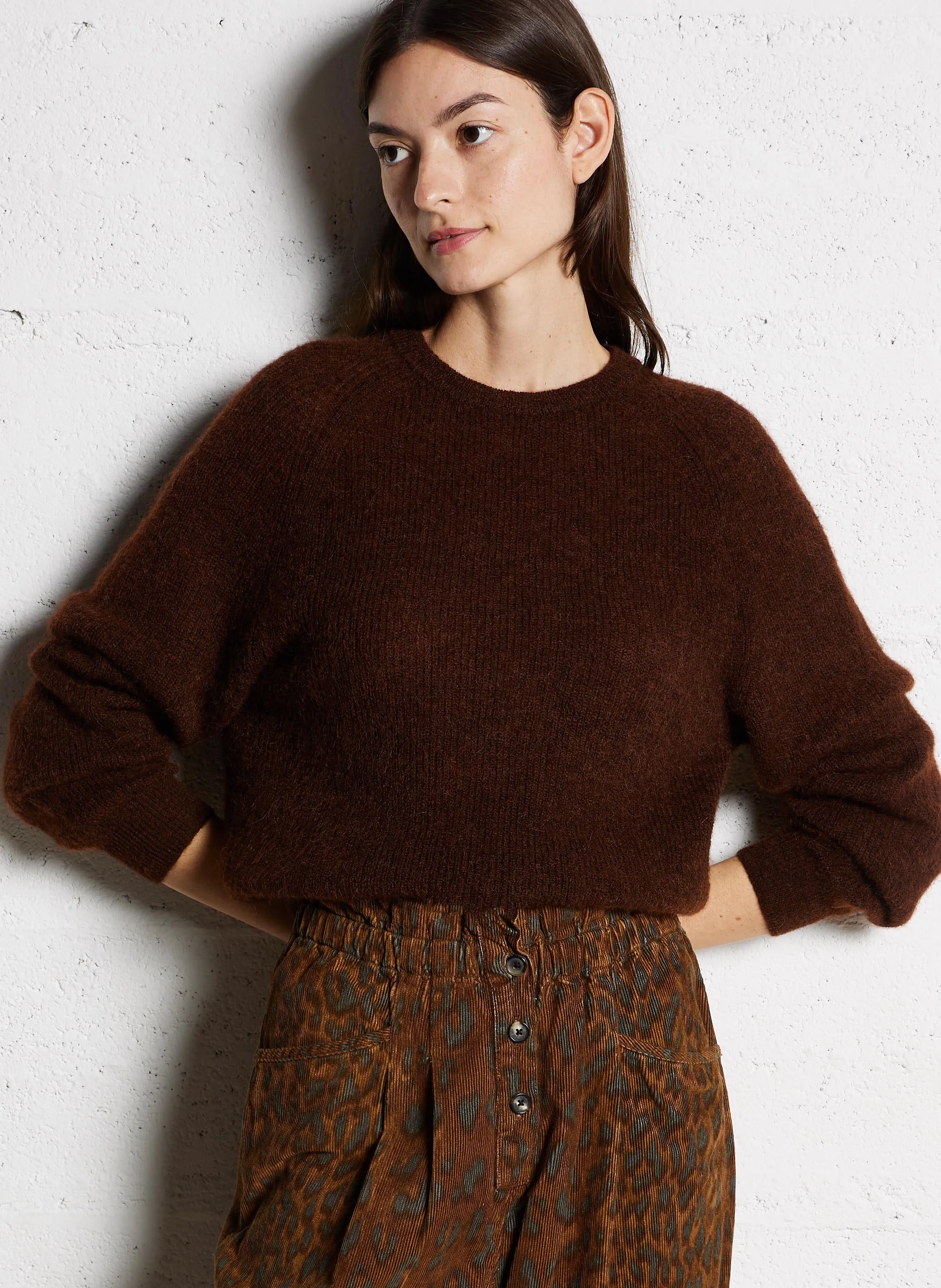 DES PETITS HAUTS CARLOS - Jersey corto con cuello de lúrex en marron