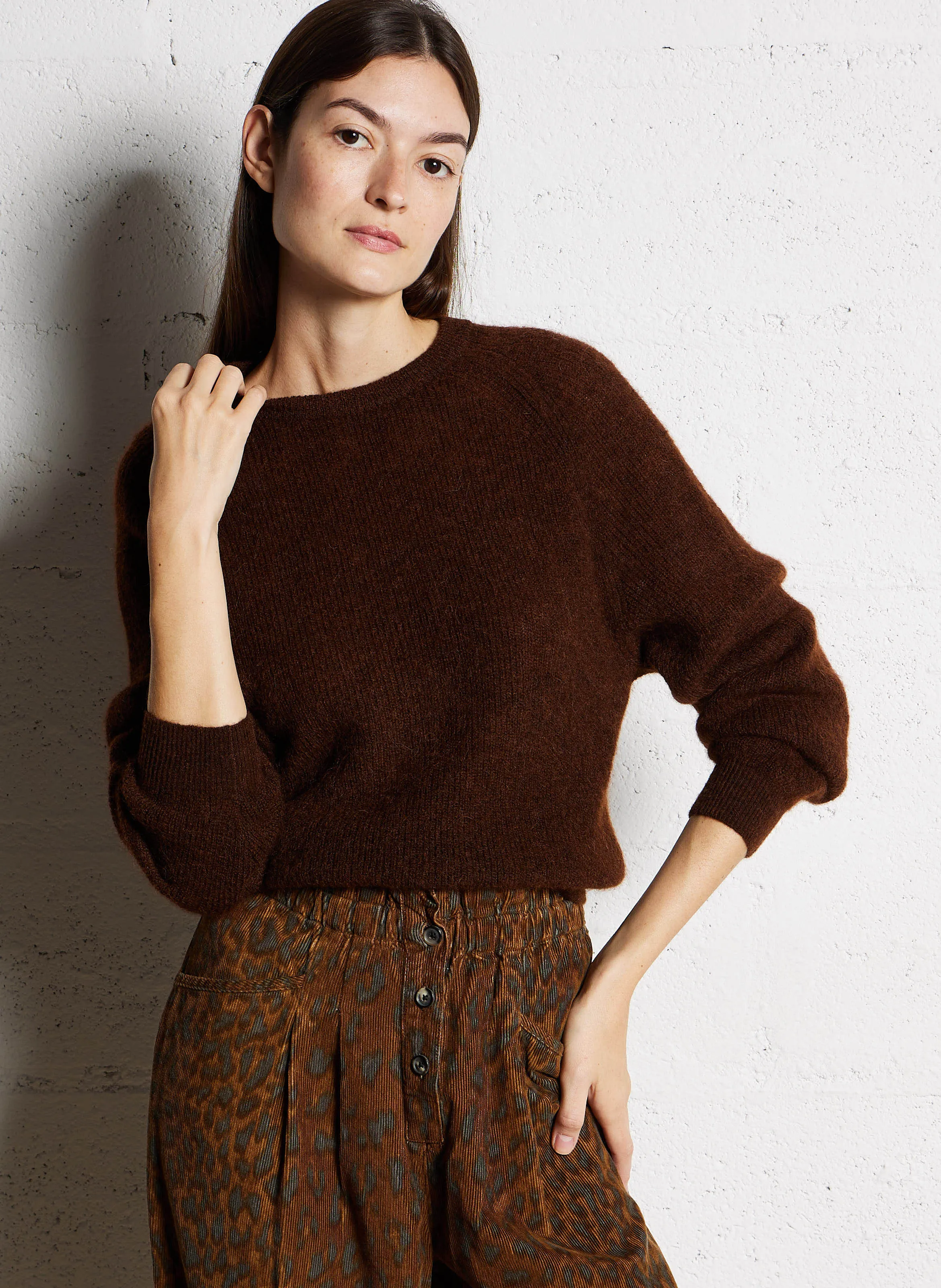 DES PETITS HAUTS CARLOS - Jersey corto con cuello de lúrex en marron