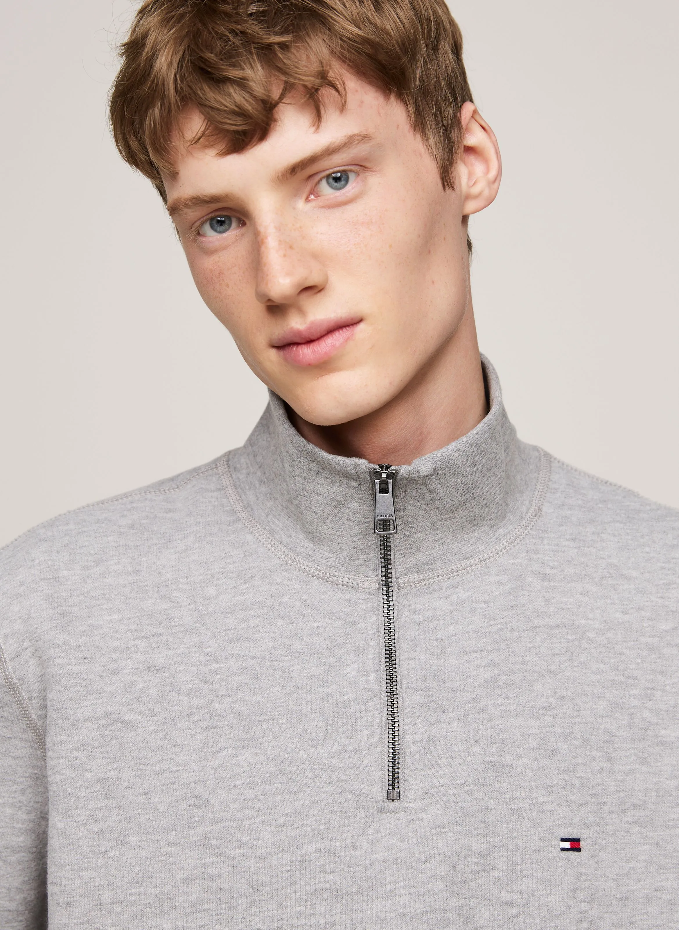 TOMMY HILFIGER Jersey recto de mezcla de punto con cuello alto en gris